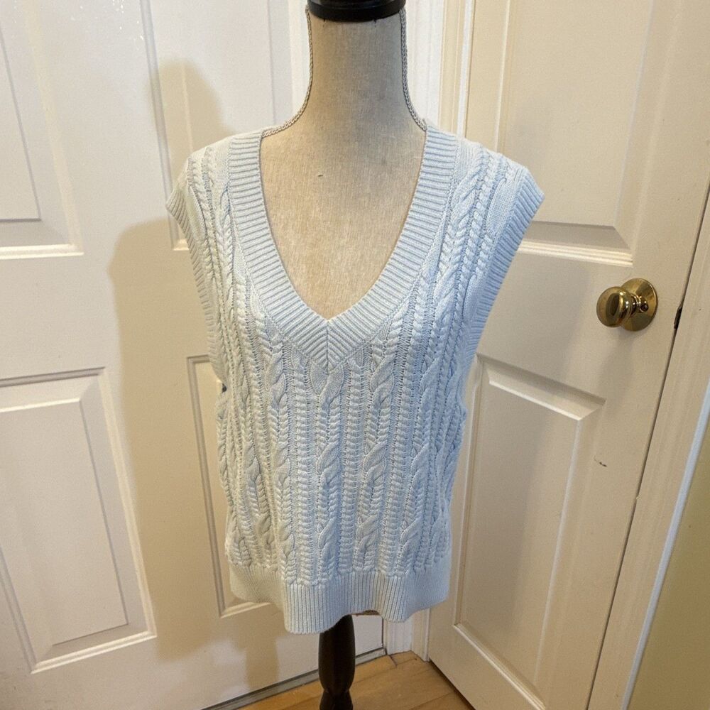 Abercrombie & Fitch Cable Knit V-Neck Sleeveless Sweater Vest Light Blue Size M